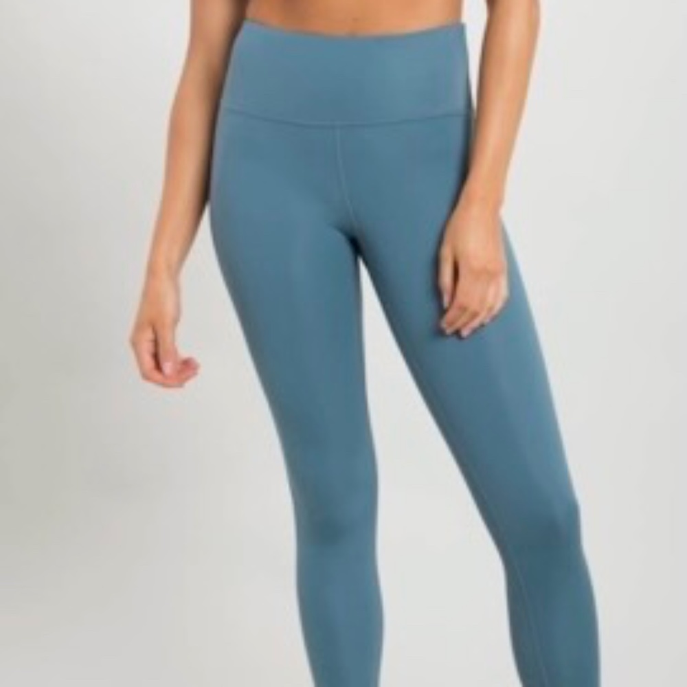 Essential Legging By Mono B